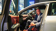 Bayerns Umweltminister Thorsten Glauber (Freie Wähler) besucht die Internationale Automobilausstellung IAA in München. Im Gespräch mit fraenkischertag.de spricht über seine Vision einer nachhaltigen Automobilwirtschaft.