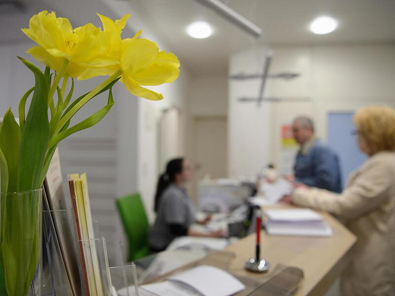 Empfangsbereich einer Arztpraxis. Empfangsbereich einer Arztpraxis.