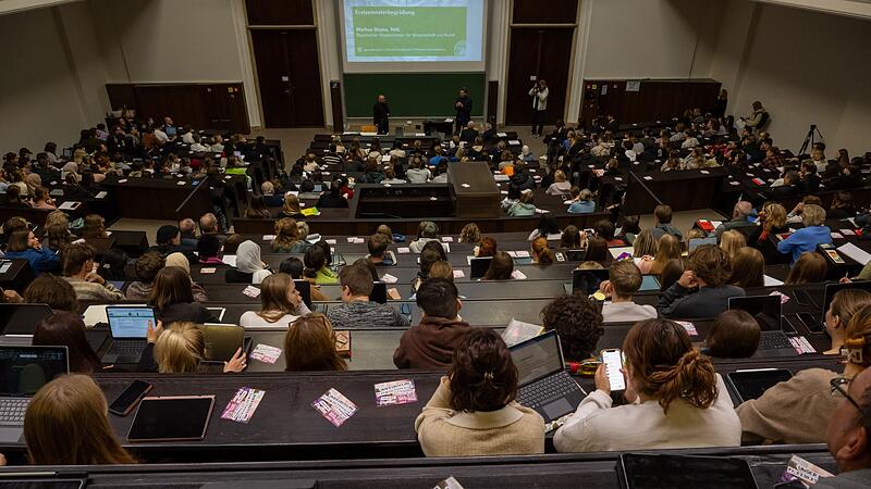 Studierende im H&ouml;rsaal