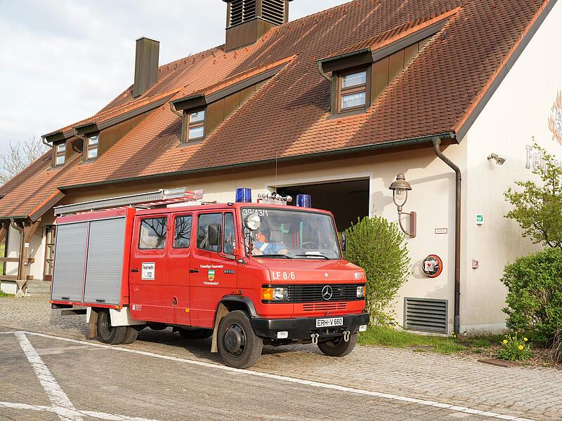 Das Feuerwehrauto LF 8/6 dient der Feuerwehr Frimmersdorf  seit  1993.