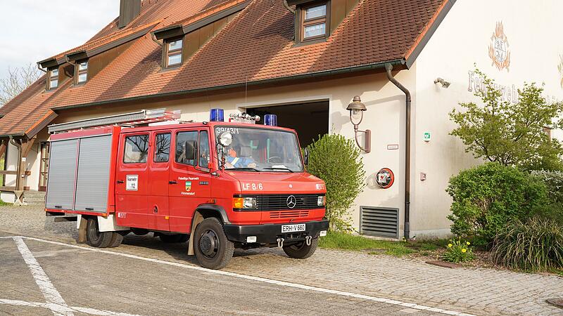 Das Feuerwehrauto LF 8/6 dient der Feuerwehr Frimmersdorf  seit  1993.
