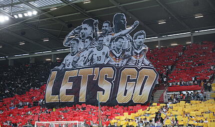 Die deutschen Fans freuen sich offensichtlich schon auf die WM. Beim Spiel in Mainz war nicht alles im TV zu sehen.