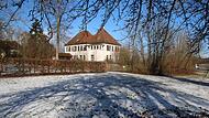 Die ehemalige Direktorenvilla in Kutzenberg soll abgerissen werden, um eine Blickachse zu schaffen zwischen einem neuen Klinikgebäude und dem historischen Verwaltungsbau.
