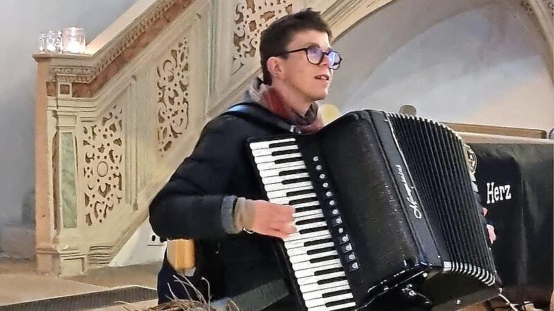Nils Bauer hat ein Benefizkonzert gegeben. Nils Bauer hat ein Benefizkonzert gegeben.