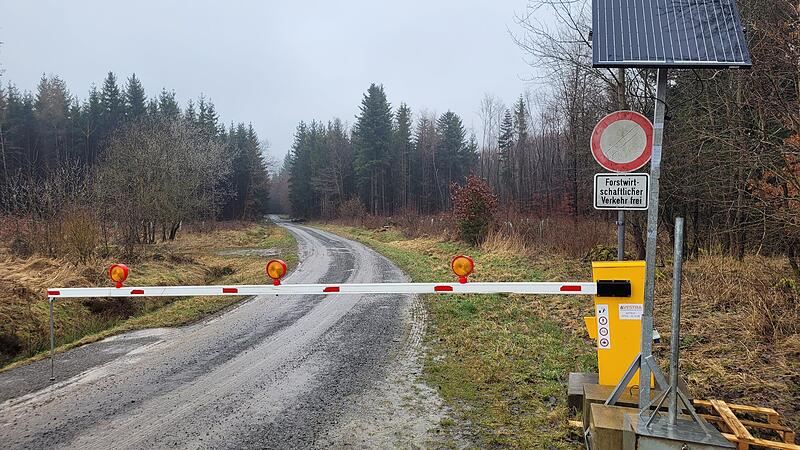 Die Staatsstraße 2790 am Hammelburger Berg bei Bad Brückenau ist Baustelle und voll gesperrt Die Staatsstraße 2790 am Hammelburger Berg bei Bad Brückenau ist Baustelle und voll gesperrt