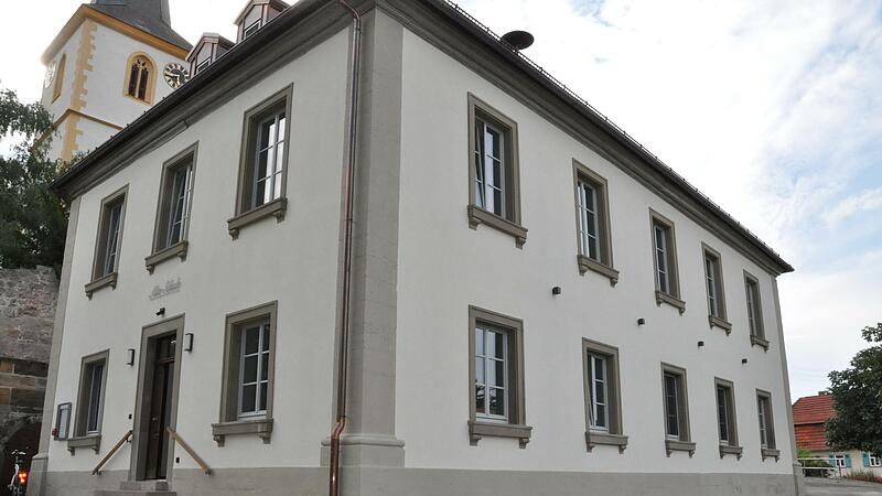 Die Alte Schule in Goßmannsdorf wurde zum Dorfgemeinschaftshaus.