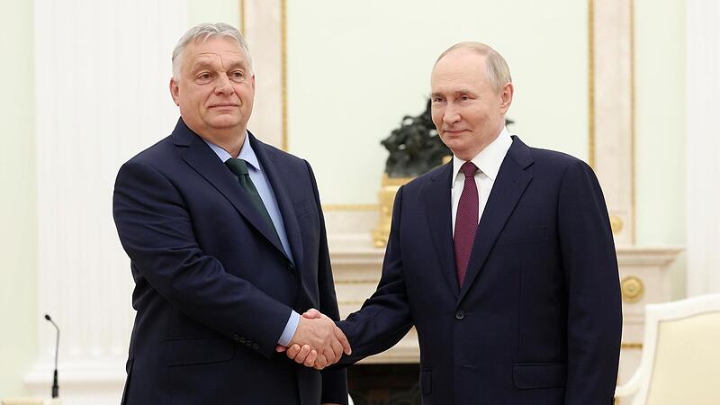 Dieses von der staatlichen russischen Nachrichtenagentur Sputnik via AP veröffentlichte Foto zeigt Wladimir Putin (r) und Viktor Orban. Dieses von der staatlichen russischen Nachrichtenagentur Sputnik via AP veröffentlichte Foto zeigt Wladimir Putin (r) und Viktor Orban.