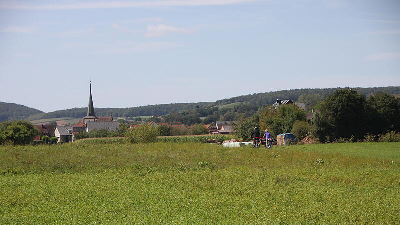 Die meiste Zeit führte die Rundtour durch malerische Landschaften mit viel Grün. Die meiste Zeit führte die Rundtour durch malerische Landschaften mit viel Grün.