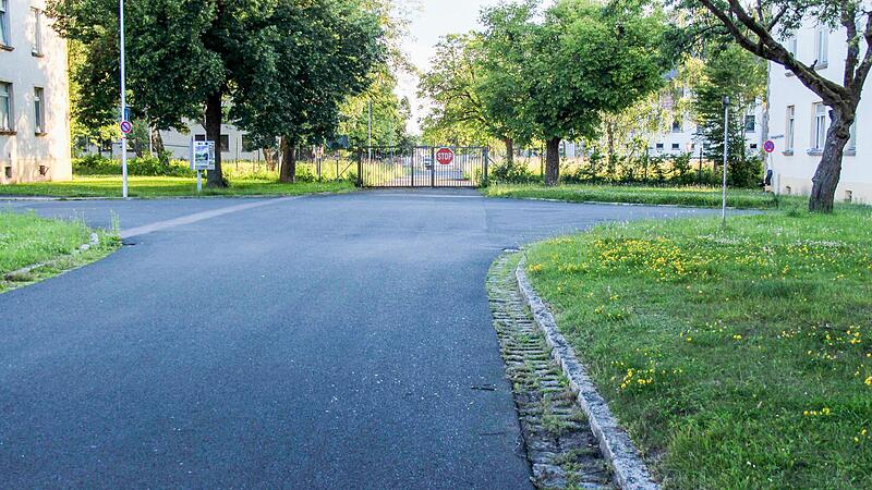 Vorerst wird es keine Verbindung zwischen der Passchendaelestraße und dem ehemaligen BGS-Gelände geben. Das Flurstück 309/1, das jenseits des Zaunes liegt, bremst die Entwicklung aus.