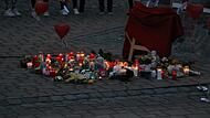 Unzählige Kerzen, Blumen, Luftballons und Teddybären wurden am Bild des Neunjährigen niedergelegt.Forchheim & Fränkische Schweiz