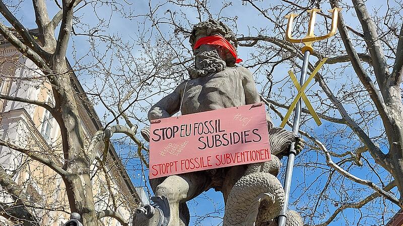 Klima-Aktivismus: Augenbinden für Bamberger StatuenKlima-Aktivismus: Augenbinden für Bamberger Statuen Klima-Aktivismus: Augenbinden für Bamberger StatuenKlima-Aktivismus: Augenbinden für Bamberger Statuen