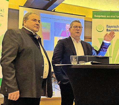 Der unterfr&auml;nkische BBV-Pr&auml;sident und Europaabgeordnete Stefan K&ouml;hler (rechts) und BBV-Kreisobmann Dieter Reisenweber berichteten &uuml;ber die gegenw&auml;rtige Agrarpolitik.