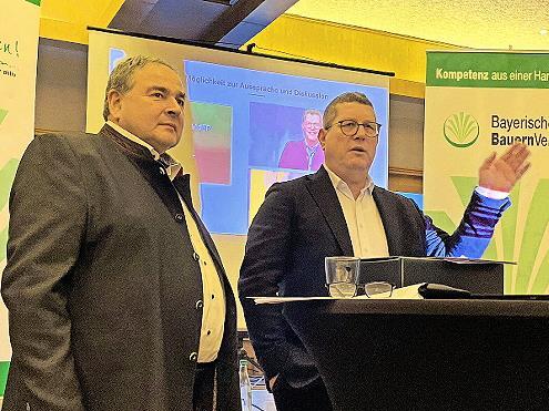 Der unterfr&auml;nkische BBV-Pr&auml;sident und Europaabgeordnete Stefan K&ouml;hler (rechts) und BBV-Kreisobmann Dieter Reisenweber berichteten &uuml;ber die gegenw&auml;rtige Agrarpolitik.