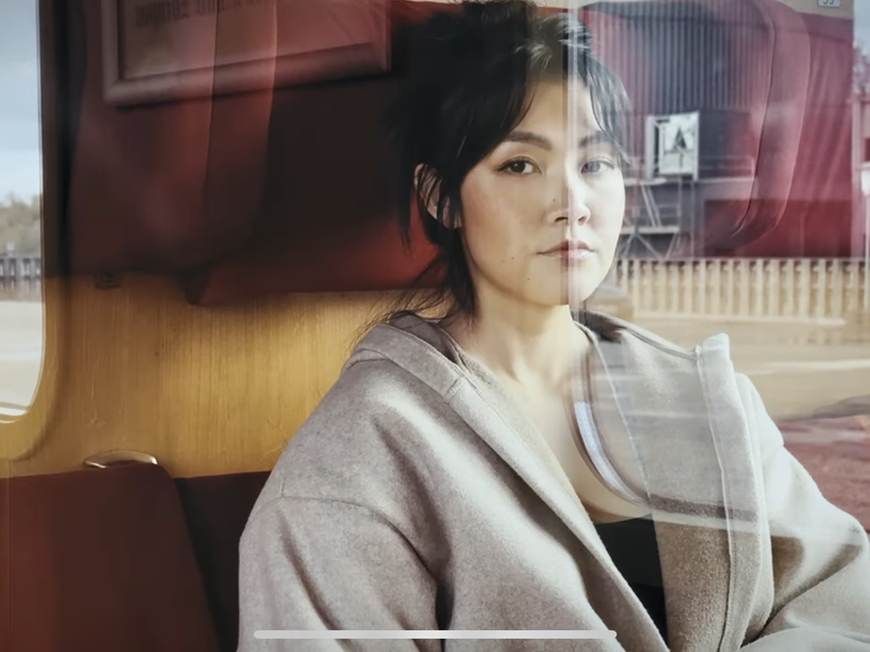 Das Musikvideo zum Song &bdquo;Serotonin&ldquo; spielt eigentlich in Japan. Aber hier taucht im Hintergrund pl&ouml;tzlich das Globe Coburg auf.