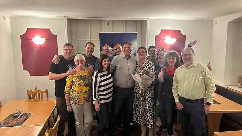 Michael Wunder (3. von links, untere Reihe) gewinnt in Nordhalben die B&uuml;rgermeisterwahlDas erwartet die Patienten in der logop&auml;dischen Praxis von Philine Weissbach - ein Bilderrundgang