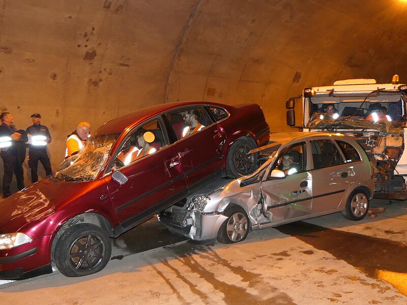 Einsatz&uuml;bung Tunnel &bdquo;Schwarzer Berg&ldquo; Eltmann