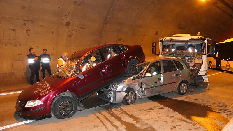Einsatz&uuml;bung Tunnel &bdquo;Schwarzer Berg&ldquo; Eltmann