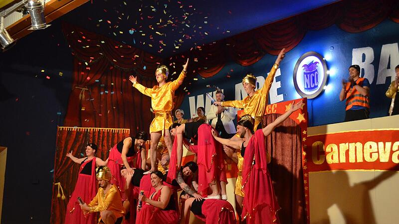 Die &bdquo;H&ouml;&ouml;rder H&uuml;pfdohlen&ldquo;, das M&auml;nnerballett aus Haard, brachten einen Hauch von Bollywood in den Saal.