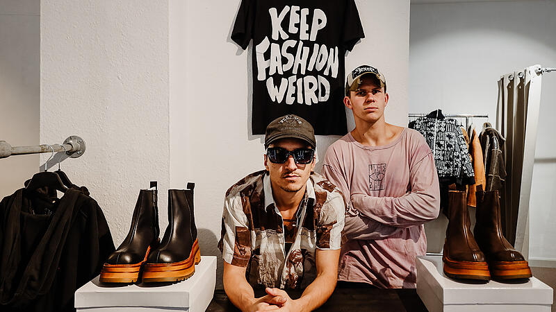 The-Showroom-Inhaber Keanu Chhahira (l.) betreibt den Modeladen in Bamberg gemeinsam mit seinem Kumpel Benedikt B.