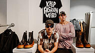 The-Showroom-Inhaber Keanu Chhahira (l.) betreibt den Modeladen in Bamberg gemeinsam mit seinem Kumpel Benedikt B.