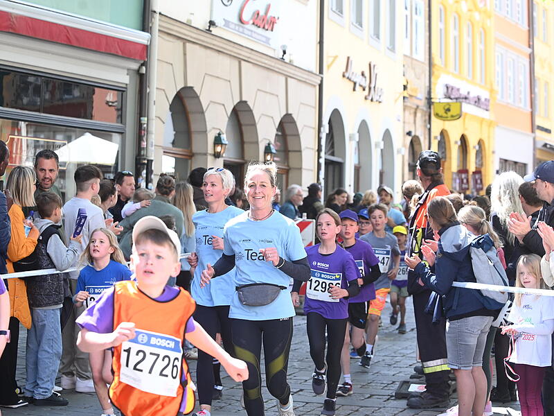 Weltkulturerbelauf 2025: Rund 1000 Sch&uuml;ler aus den 3. und 4. Klassen waren beim Bosch-Sch&uuml;lerlauf am Start.