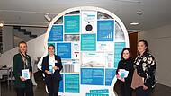 Demenz-Ausstellung  im Landratsamt Kulmbach: Unser Bild zeigt (von links)  Annekatrin Tauer und Ina Adamek (beide Gesundheitsregion plus), Christina Flauder (weitere Stellvertreterin des Landrats) und Dr. Nataša Luz (Leiterin des Staatlichen Gesundheitsamtes Kulmbach).