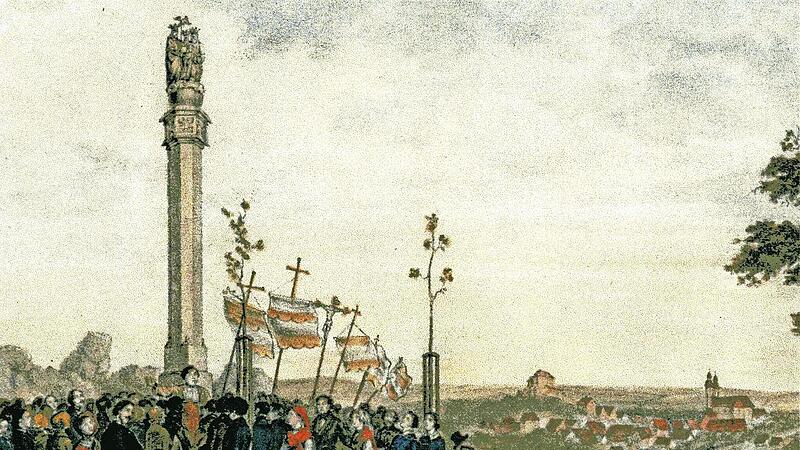 Der alte Stich zur Einweihung der Dreifaltigkeitss&auml;ule am 9. Juni 1851. An dieser Stelle steht heute die N&uuml;rnberger Kapelle, die am vergangenen Wochenende von Vandalen gesch&auml;ndet wurde.