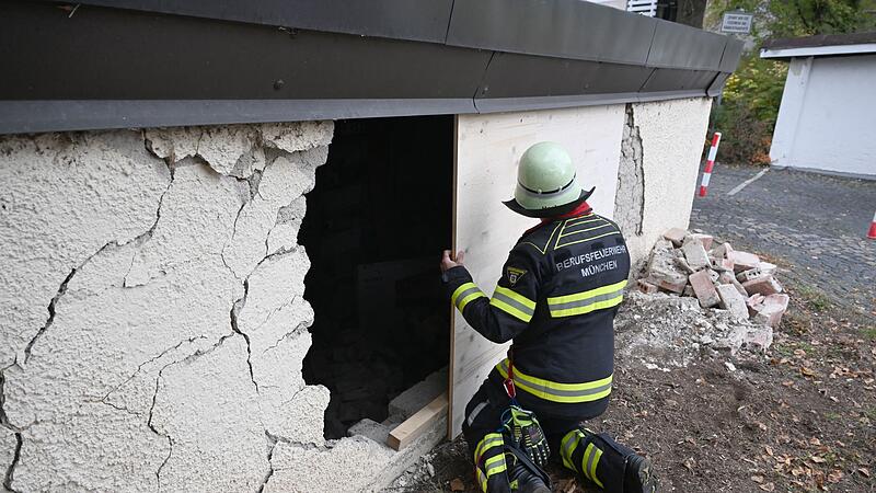 Gestohlenes Leihauto kracht in Garagenwand Gestohlenes Leihauto kracht in Garagenwand