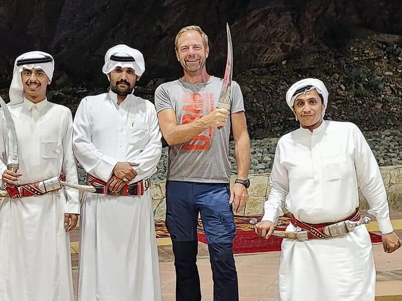 Begegnungen mit Menschen sind den Baumanns auf ihrer Reise ganz besonders wichtig. Hier ist Vater Marc in Saudi-Arabien zu sehen.