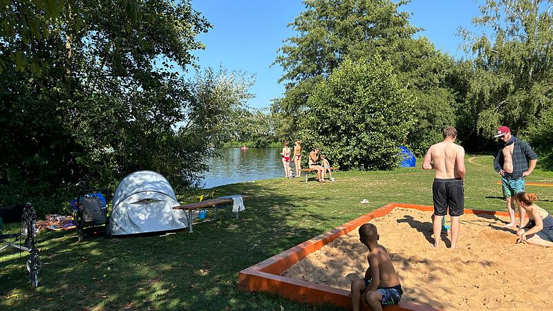 Der Angersee in Baiersdorf ist ein beliebtes Ausflugsziel f&uuml;r Badende. Ein Badesee ist er trotzdem nicht.