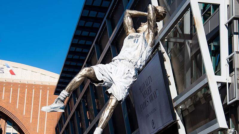 Nowitzki-Statue
