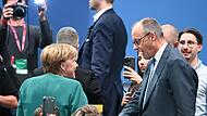 CDU-Vorsitzender Friedrich Merz verabschiedete die ehemalige Bundeskanzlerin Angela Merkel, die am Bundesparteitag teilgenommen hatte.