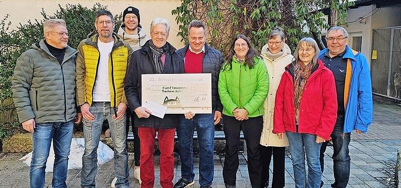 Unser Bild zeigt (von links) Frank Wilzok, Zweiter Bürgermeister der Stadt Kulmbach, Initiator Marc Heller, Paul Heller, Hans Beyer, Kassenwart Tierschutzverein, Kulmbachs OB Ingo Lehmann, Tierheimleiterin Angelika Enzmann, Schriftführerin Barbara...