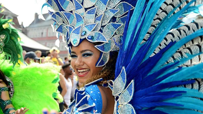 Wenn am 11. 11. im Coburger Kongresshaus der Karneval aus Rio auf die fr&auml;nkische Fastnacht trifft, werden auch Samba-T&auml;nzerinnen mit f&uuml;r Stimmung sorgen.