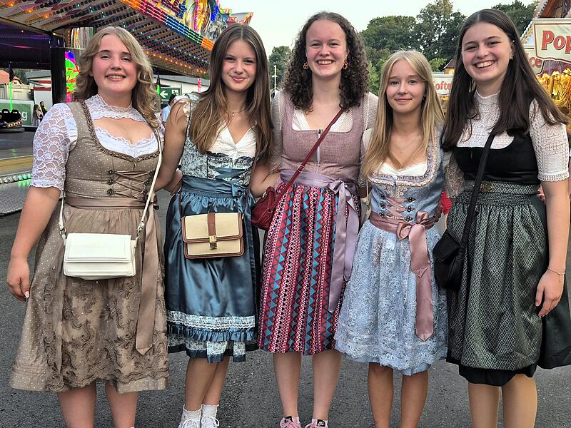 Kaum jemand kommt ohne Dirndl oder Lederhose.So fesch präsentieren sich die Freischießenbesucher Kaum jemand kommt ohne Dirndl oder Lederhose.So fesch präsentieren sich die Freischießenbesucher