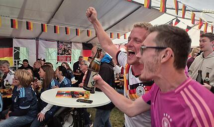WM 2026: Public Viewing in NordhalbenFu&szlig;ball WM 2026: Fans feiern in Nordhalben