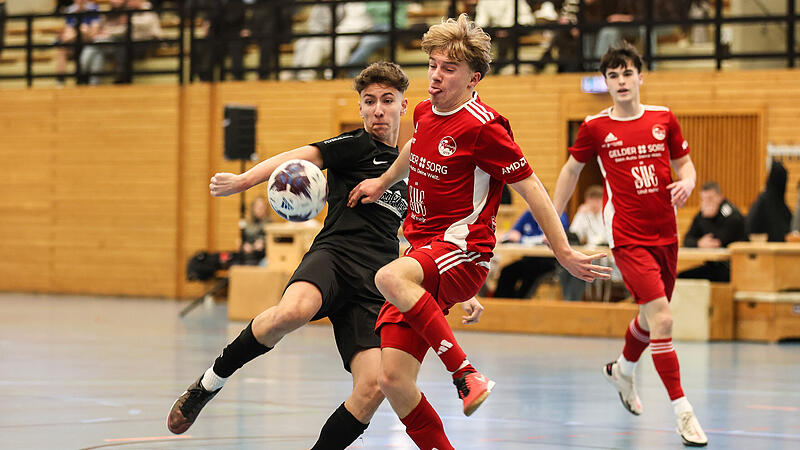 Das Duell zwischen der JFG GW Frankenwald (schwarze Trikots) und dem FC Coburg ging mit 2:0 an die Kronacher.