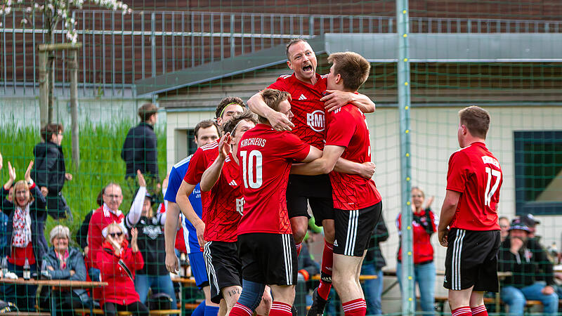 Die SpVgg Wonsees feiert die Meisterschaft in der A-Klasse 6 Kulmbach