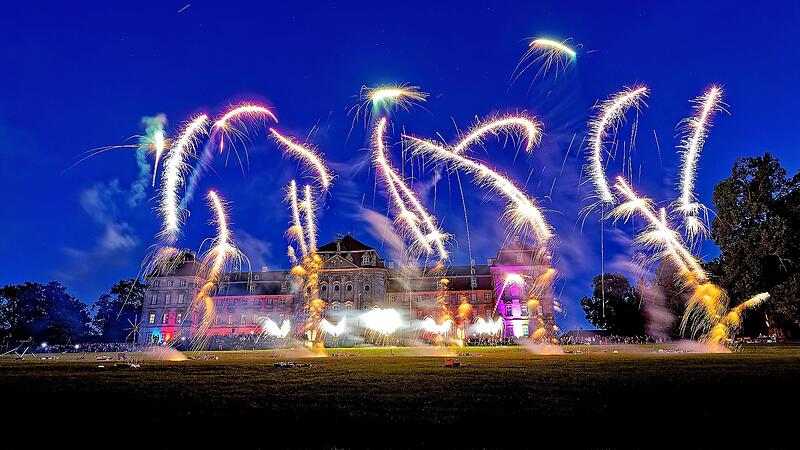 Feuerwerk &uuml;ber Schloss Weissenstein in Pommersfelden.