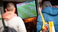 Die Einschaltquoten waren schon deutlich besser: Auch Sportsbars haben unter dem vergleichsweise geringen Interesse zu leiden.