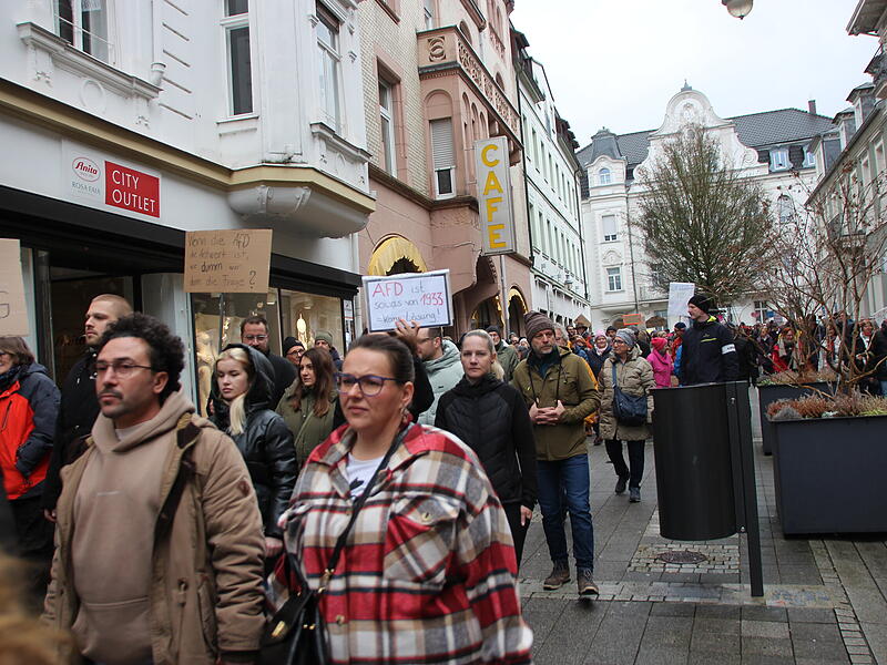 Demokratie Demo "Nie wieder ist jetzt in Bad KissingenDemokratie Demo "Nie wieder ist Jetzt" in Bad Kissingen