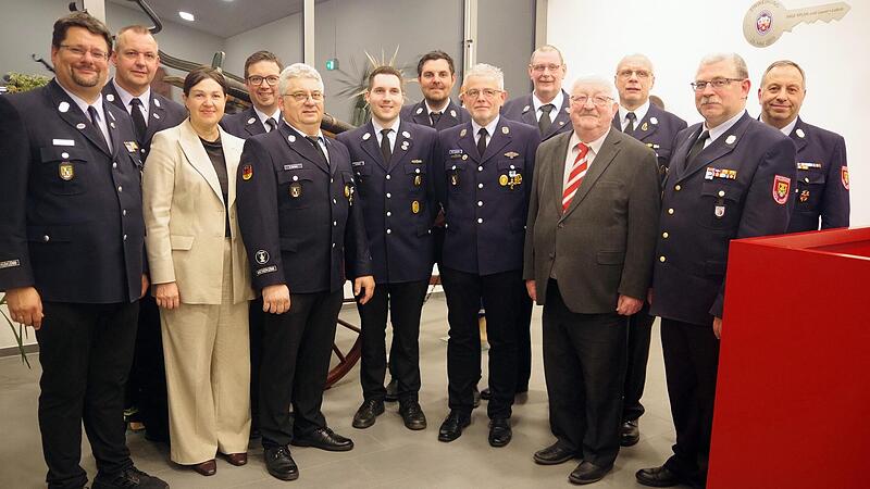 Staatliche Ehrungen bei der Kronacher Wehr. Staatliche Ehrungen bei der Kronacher Wehr.