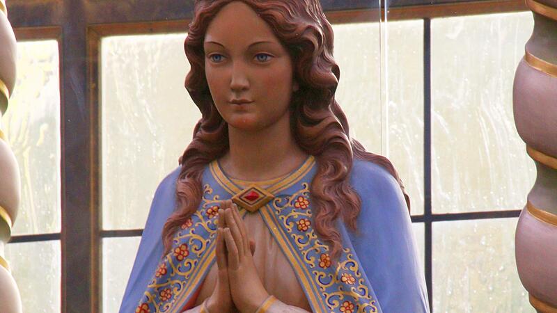 Welche Rolle soll die Frau in der katholischen Kirche spielen.