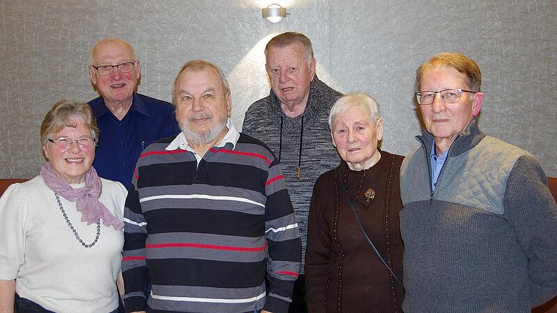 Ehrungen für treue Mitglieder beim Rhönklub-Zweigverein Garitz: (von links) Vorsitzende Heidrun Ruppert, Georg Riedmann, Georg Weippert, German Wehner, Maria Wehner und Erwin Henz.