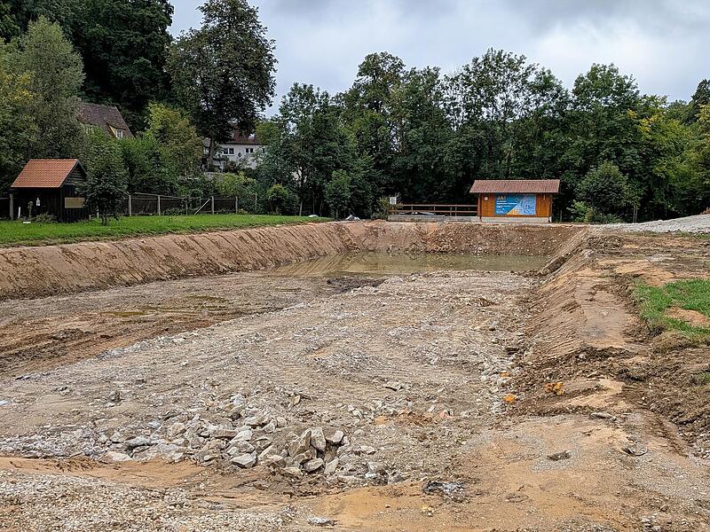 Seit Wochen Stillstand am Freibad? Hätte die Saison doch stattfinden können? Dass es in den letzten Wochen ruhiger auf der Baustelle war, hat zwei Gründe.