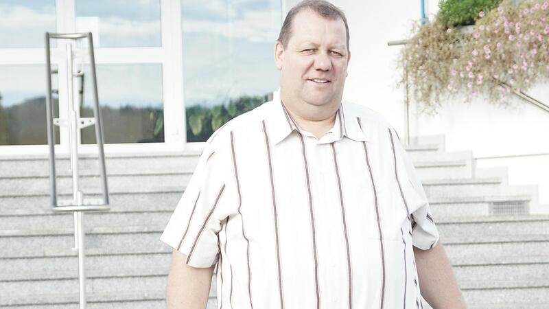 Schondras Bürgermeister Bernold Martin steht zurzeit im Kreuzfeuer seiner Gemeinderäte. Schondras Bürgermeister Bernold Martin steht zurzeit im Kreuzfeuer seiner Gemeinderäte.