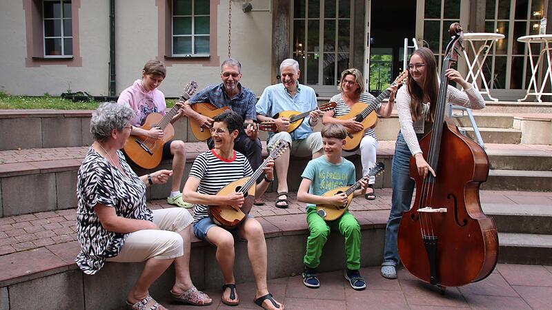 F&uuml;r den Pfingstkurs des Bundes Deutscher Zupfmusiker kamen Teilnehmer bis aus M&uuml;nchen und Stuttgart in die Bayerische Musikakademie Hammelburg.