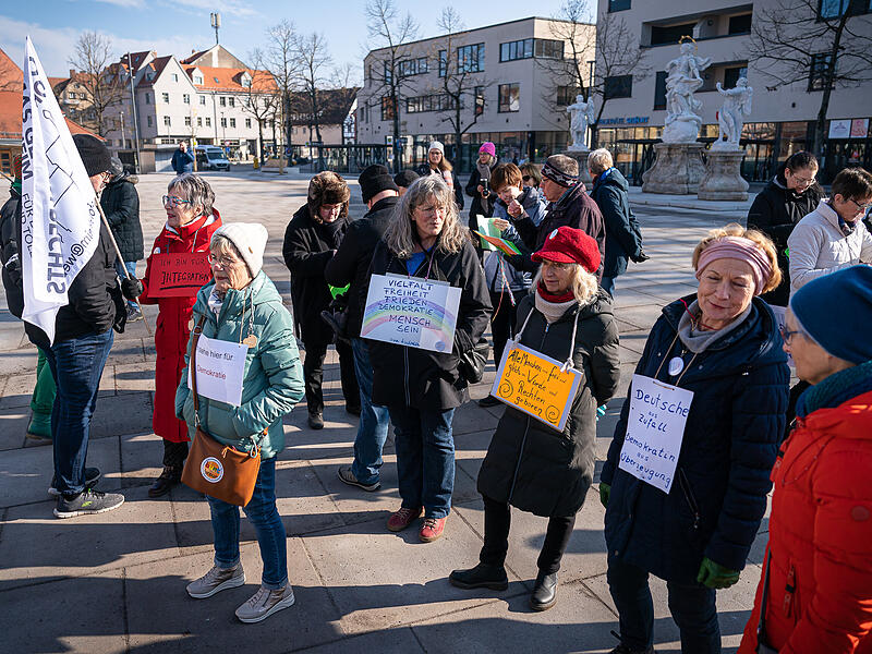 Die sch&ouml;nsten Impressionen von der Menschenkette der Omas gegen Rechts am 8. Februar in Forchheim.