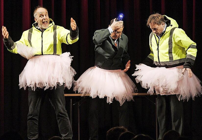 Martin Hanns, Georg Koeniger und Florian Hoffmann (v. l.) kamen immer wieder auch verkleidet auf die B&uuml;hne.