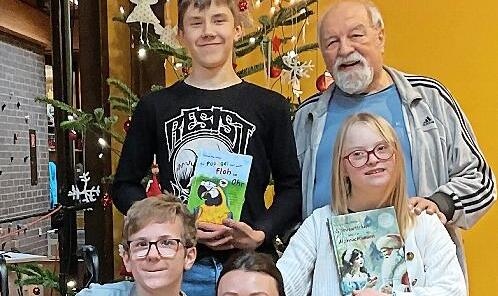 Strahlende Gesichter gab es nach der Autorenlesung in der Katharinen-Schule Fuchsstadt. Strahlende Gesichter gab es nach der Autorenlesung in der Katharinen-Schule Fuchsstadt.